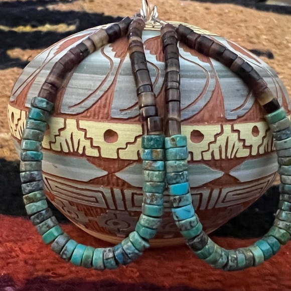 ❤️ Native Heishi Turquoise & Shell Hoop Earrings Lightweight 2.5” New Mexico - Picture 3 of 5